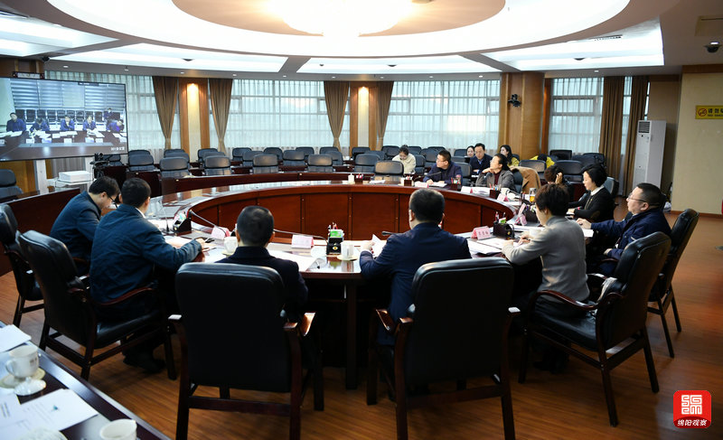 2021年1月6日，元方主持召開中國重汽綿陽生產(chǎn)基地?cái)U(kuò)能上量第三次聯(lián)席會(huì)議  張莉 攝.jpg