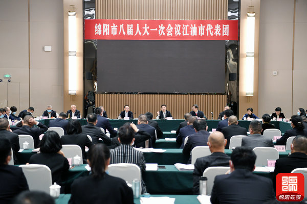 2021年10月27日，羅增斌參加江油代表團(tuán)分團(tuán)討論  張莉 攝.jpg