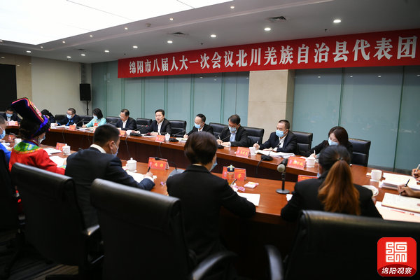 2021年10月27日，羅增斌參加北川代表團(tuán)分團(tuán)討論1  張莉  攝.jpg
