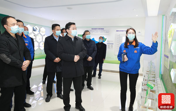 2021年12月9日 羅增斌在盈生物質(zhì)能源開(kāi)發(fā)公司調(diào)研（記者 賴杰 攝）.jpg