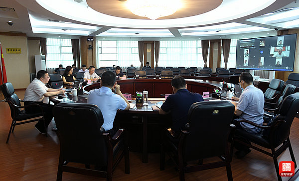 2021年7月25日，元方主持召開疫情防控應(yīng)急指揮部會(huì)議  張莉 攝.jpg