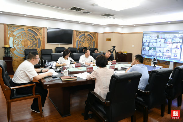 2021年8月26日,元方主持召開全市疫苗接種工作會議 張莉 攝.jpg