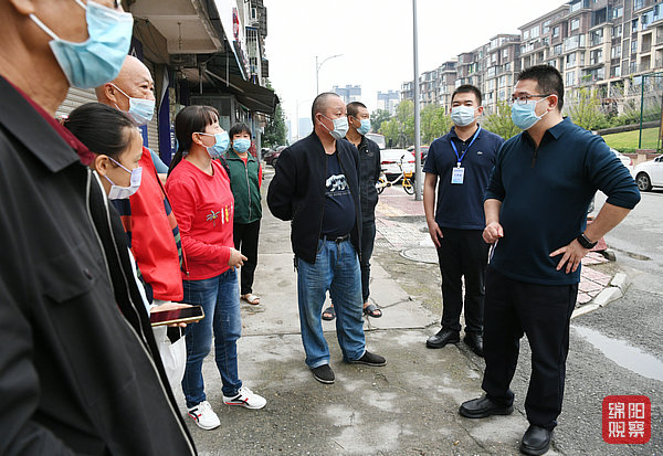 2022年10月1日，李云暗訪督導(dǎo)疫情防控情況2  張莉 攝.jpg