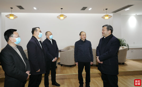 2022年2月7日 曹立軍在人大機關(guān)看望干部職工（記者 賴杰 攝）.jpg