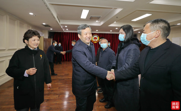 2022年2月7日 曹立軍在政協(xié)機關(guān)看望干部職工（記者 賴杰 攝）.jpg