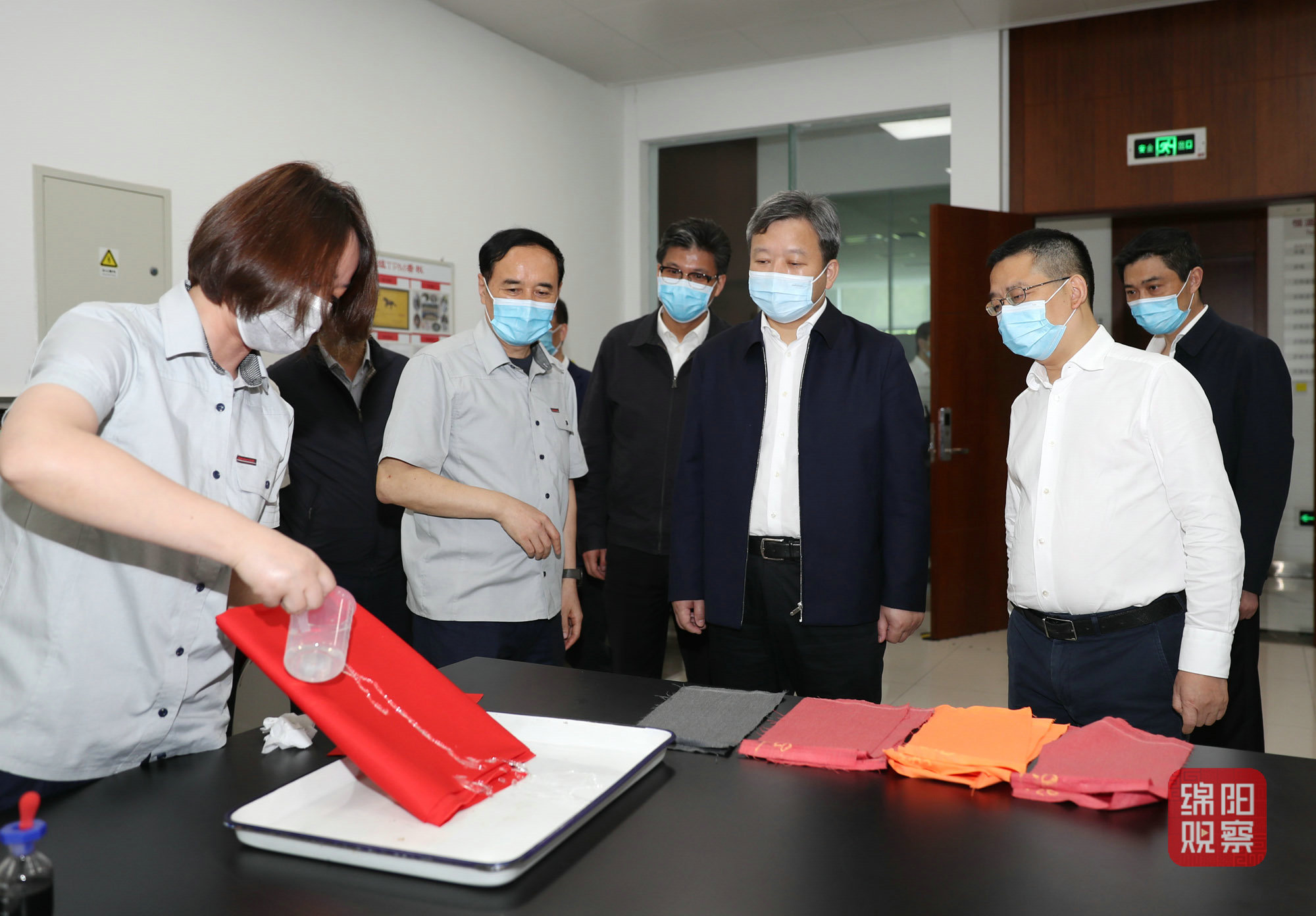 2022年5月17日 曹立軍在綿陽佳聯印染公司調研（記者 賴杰 攝）.JPG