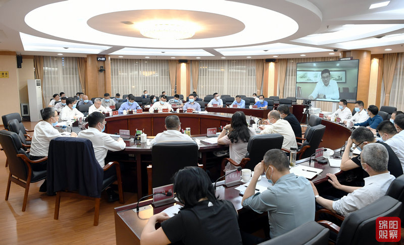 2022年5月25日，李云召開全市穩(wěn)住經(jīng)濟(jì)大盤視頻會  張莉  攝.jpg