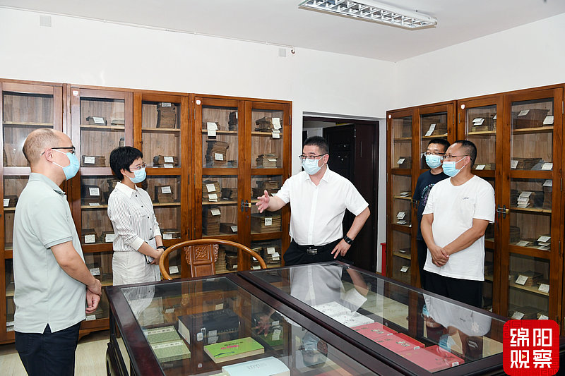 2022年8月11日，李云調(diào)研解決群眾反映熱點(diǎn)難點(diǎn)問題(圖書館擴(kuò)建)3 張莉 攝.jpg