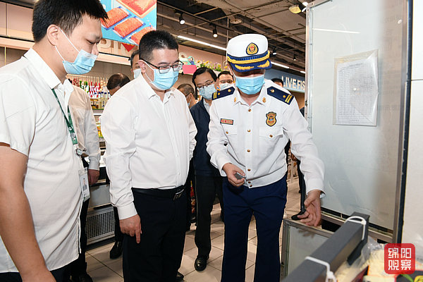 2022年9月28日，李云檢查節(jié)前安全生產(chǎn)、疫情防控、市場供應(yīng)4  張莉 攝.jpg