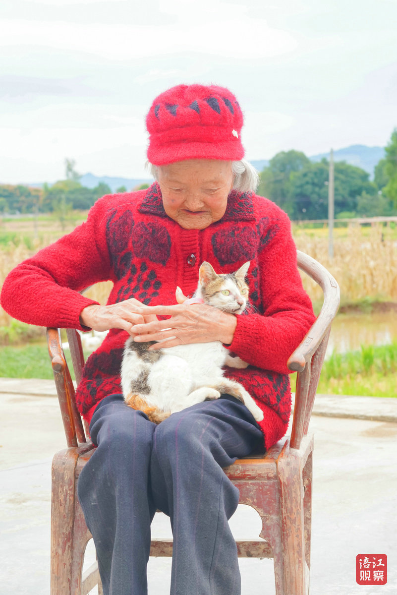 重陽(yáng)節(jié) 游仙 百歲老人拍靚照1_1.jpg