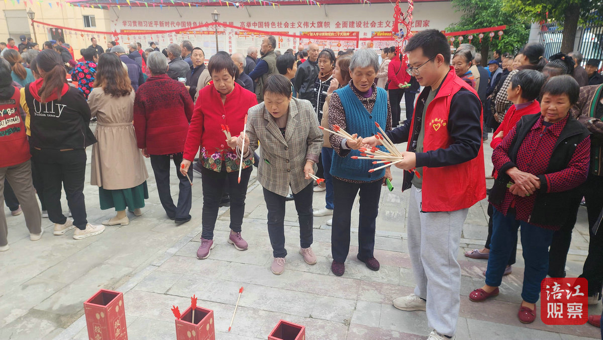 重陽(yáng)節(jié) 鹽亭 玩投壺、做香囊1_1.jpg