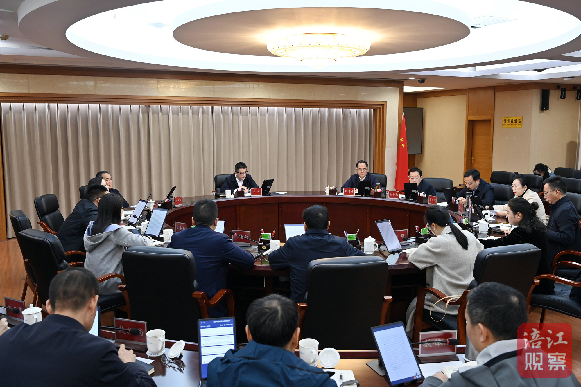 2024年11月22日，李云召開2024年市政府與市級群團(tuán)部門暨市政府與市總工會聯(lián)席會議  張莉 攝.jpg