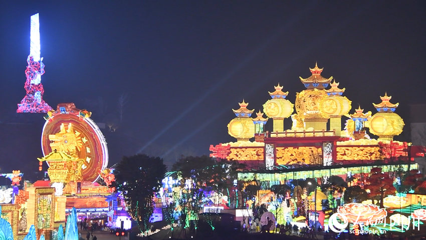 第30屆自貢國際恐龍燈會(huì)現(xiàn)場(chǎng)。人民網(wǎng) 王凡攝