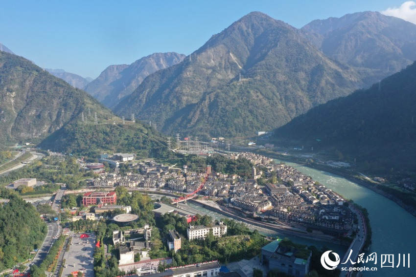 航拍映秀鎮(zhèn)。人民網(wǎng)記者 王洪江攝.jpg