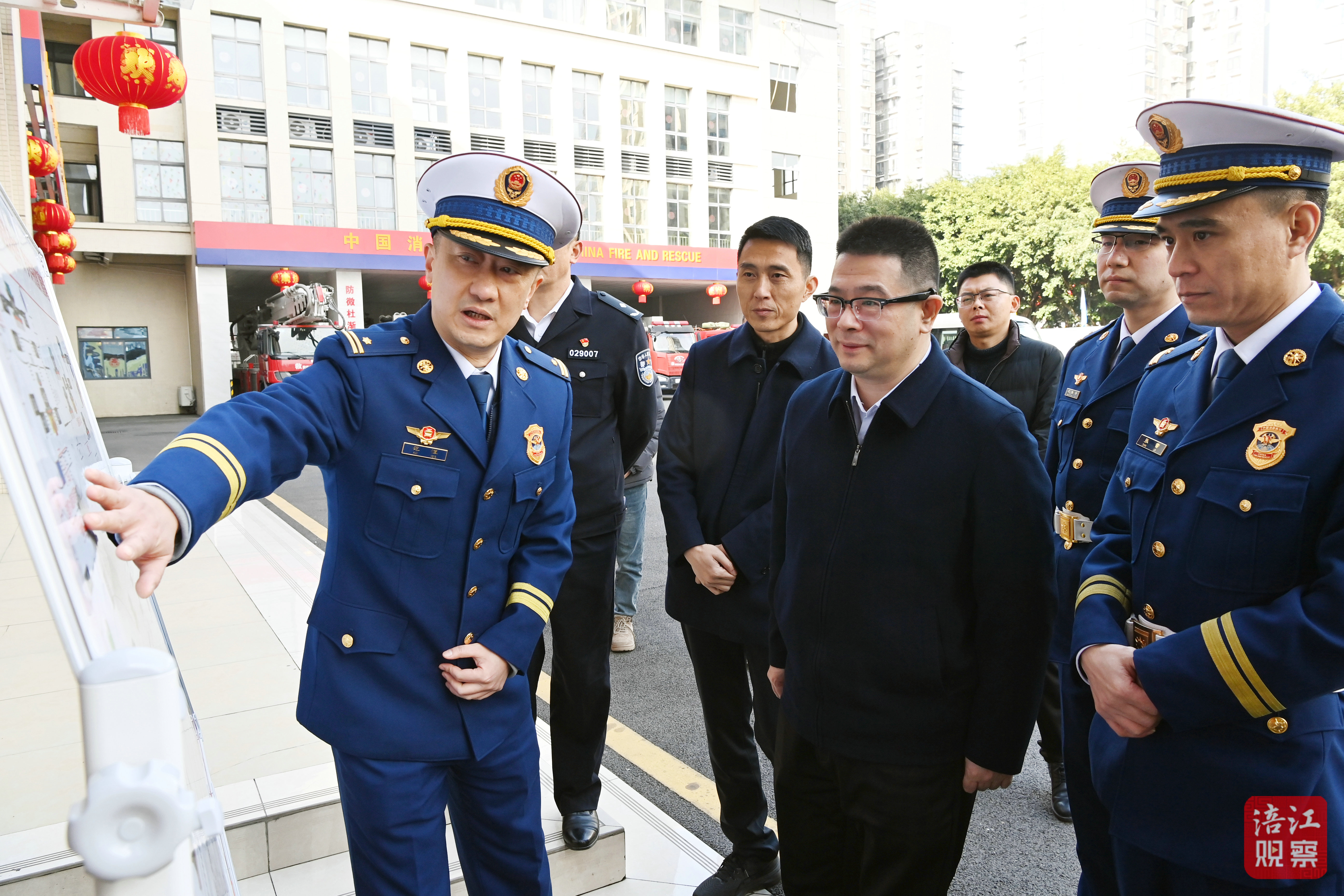 2025年1月27日，李云檢查節(jié)日供應(yīng)、安全穩(wěn)定工作‘，慰問(wèn)一線職工3  張莉 攝.jpg